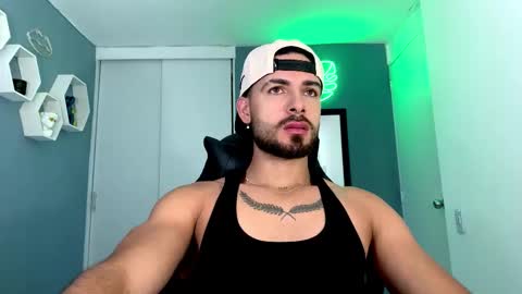 Snapshot of maxtowers chatting on 10-21-25, 01:06 Maxi online show from 10-21-25, 01:06