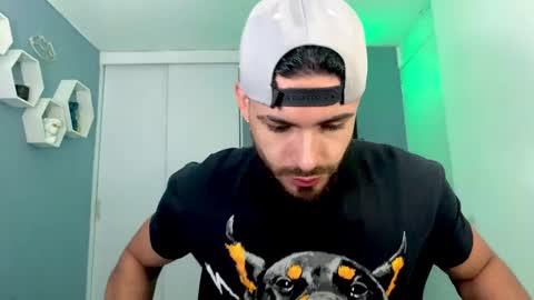 Snapshot of maxtowers chatting on 10-22-25, 12:22 Maxi online show from 10-22-25, 12:22