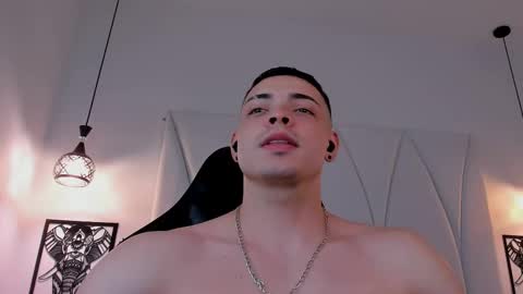 Snapshot of maxwell_dupont chatting on 02-21-25, 11:21 MAX online show from 02-21-25, 11:21