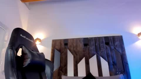 Snapshot of maxwell_dupont chatting on 02-23-25, 12:08 MAX online show from 02-23-25, 12:08
