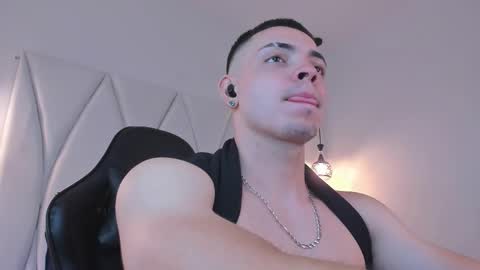 Snapshot of maxwell_dupont chatting on 02-26-25, 12:16 MAX online show from 02-26-25, 12:16