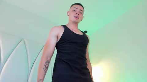 Snapshot of maxwell_dupont chatting on 02-27-25, 04:20 MAX online show from 02-27-25, 04:20