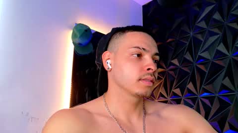 Snapshot of maxwell_dupont chatting on 10-20-25, 06:08 MAX online show from 10-20-25, 06:08