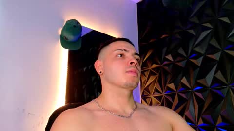 Snapshot of maxwell_dupont chatting on 10-25-25, 10:26 MAX online show from 10-25-25, 10:26