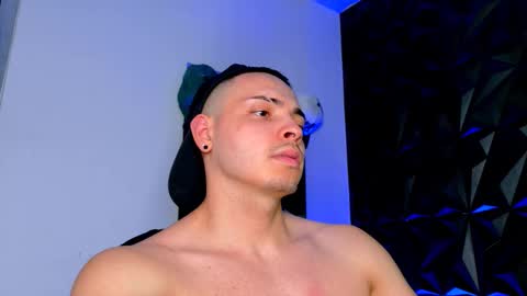 Snapshot of maxwell_dupont chatting on 11-19-25, 12:21 MAX online show from 11-19-25, 12:21