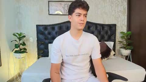 Maxxi online show from 09-28-25, 03:23