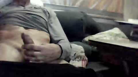 Snapshot of maxxoufr chatting on 12-18-24, 08:25 maxxoufr online show from 12-18-24, 08:25