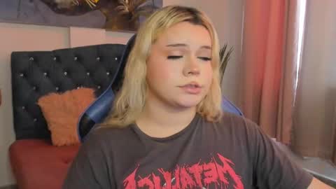 Maxine Minx online show from 02-11-25, 03:29