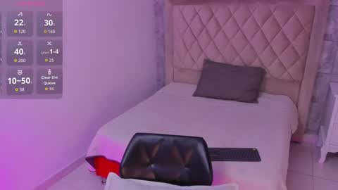 Maxine Minx online show from 09-18-25, 05:31