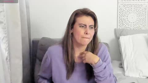 Snapshot of maxzy_star chatting on 11-20-25, 11:26 Victoria online show from 11-20-25, 11:26