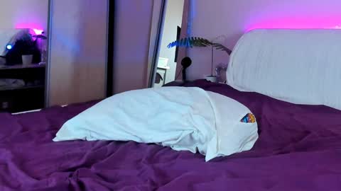 May Flower online show from 01-31-25, 01:45