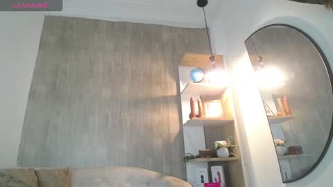 Snapshot of may_wood chatting on 03-18-26, 12:08 may_wood online show from 03-18-26, 12:08