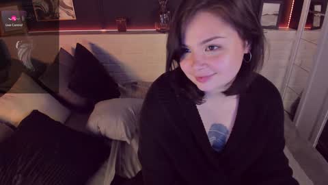 Snapshot of maya_muse chatting on 12-14-24, 03:36 Woman online show from 12-14-24, 03:36