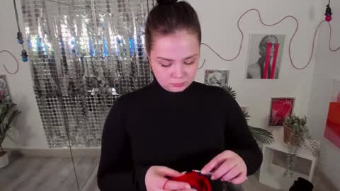 Snapshot of maya_muse chatting on 12-21-24, 12:49 Woman online show from 12-21-24, 12:49