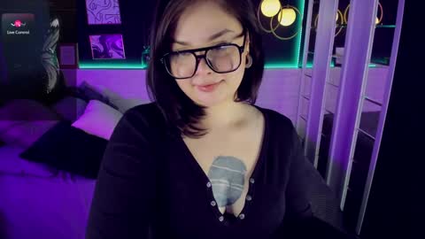 Snapshot of maya_muse chatting on 01-07-25, 08:45 Woman online show from 01-07-25, 08:45