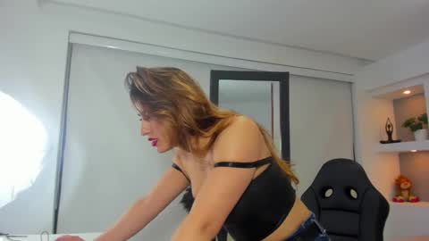 Maya online show from 09-24-25, 05:00