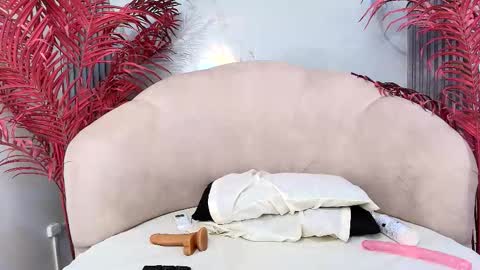 M A Y A  B A K E R online show from 10-21-25, 11:49