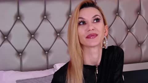 Snapshot of mayahales chatting on 02-04-26, 12:11 Maya online show from 02-04-26, 12:11