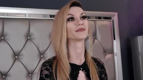 Snapshot of mayahales chatting on 03-19-26, 11:58 Maya online show from 03-19-26, 11:58