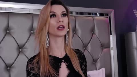 Snapshot of mayahales chatting on 04-03-26, 10:57 Maya online show from 04-03-26, 10:57