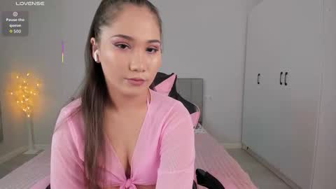 Mia online show from 03-01-26, 01:13