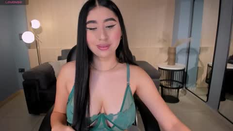 Snapshot of mayamoretti chatting on 01-19-26, 05:11 Maya online show from 01-19-26, 05:11