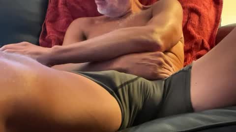 Snapshot of maybe_eriqq chatting on 11-23-25, 08:19 maybe_eriqq online show from 11-23-25, 08:19