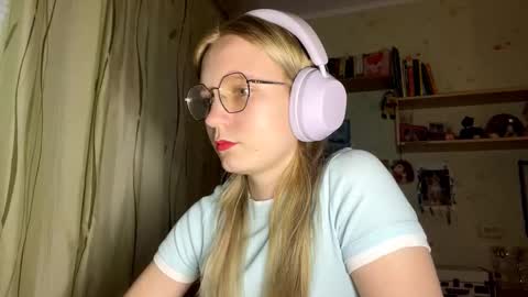 Lola online show from 09-27-25, 02:33