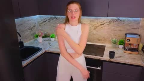 Mia online show from 02-12-25, 04:11