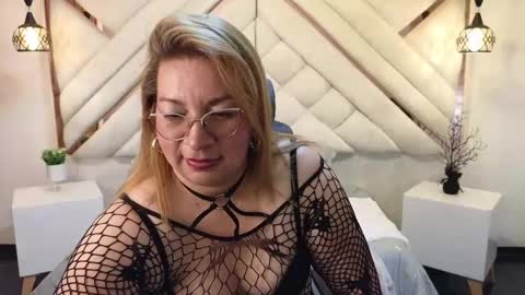 Mailyn online show from 02-13-25, 08:55