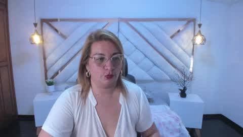 Mailyn online show from 03-11-25, 06:08