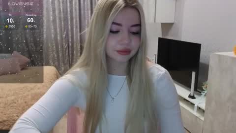 Snapshot of maymallorie chatting on 12-04-24, 06:00 may online show from 12-04-24, 06:00