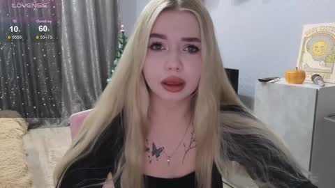 Snapshot of maymallorie chatting on 12-06-24, 04:17 may online show from 12-06-24, 04:17