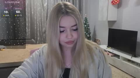 Snapshot of maymallorie chatting on 12-15-24, 07:31 may online show from 12-15-24, 07:31
