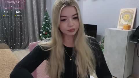 Snapshot of maymallorie chatting on 12-25-24, 04:32 may online show from 12-25-24, 04:32