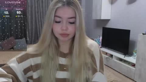 Snapshot of maymallorie chatting on 01-05-25, 11:01 may online show from 01-05-25, 11:01