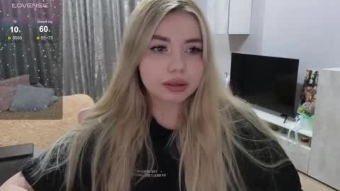 Snapshot of maymallorie chatting on 01-11-25, 01:06 may online show from 01-11-25, 01:06