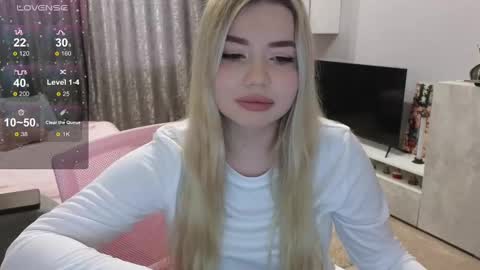 Snapshot of maymallorie chatting on 01-29-25, 10:48 may online show from 01-29-25, 10:48