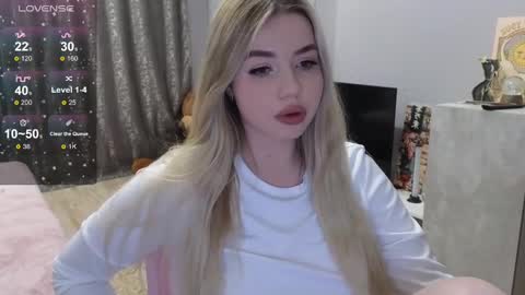 Snapshot of maymallorie chatting on 01-29-25, 01:49 may online show from 01-29-25, 01:49