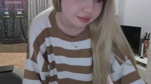 Snapshot of maymallorie chatting on 02-03-25, 03:27 may online show from 02-03-25, 03:27