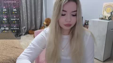 Snapshot of maymallorie chatting on 02-19-25, 04:22 may online show from 02-19-25, 04:22