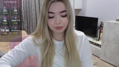 Snapshot of maymallorie chatting on 02-27-25, 12:54 may online show from 02-27-25, 12:54
