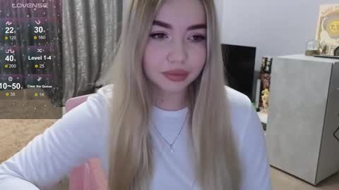 Snapshot of maymallorie chatting on 02-27-25, 02:43 may online show from 02-27-25, 02:43
