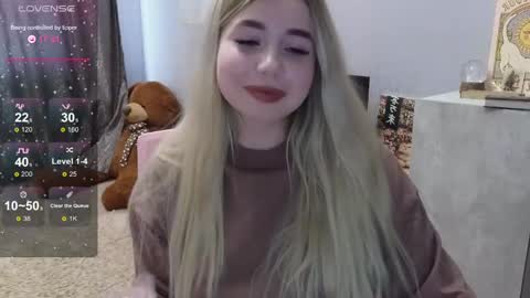 Snapshot of maymallorie chatting on 03-02-25, 08:05 may online show from 03-02-25, 08:05