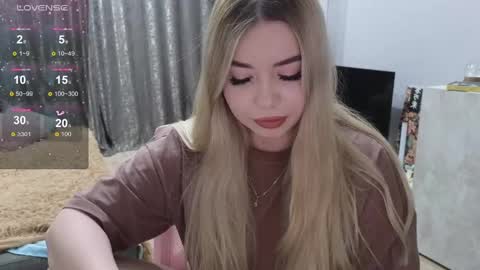 Snapshot of maymallorie chatting on 03-02-25, 09:22 may online show from 03-02-25, 09:22