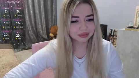 Snapshot of maymallorie chatting on 03-03-25, 02:15 may online show from 03-03-25, 02:15