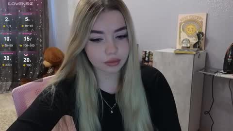 Snapshot of maymallorie chatting on 03-04-25, 11:19 may online show from 03-04-25, 11:19