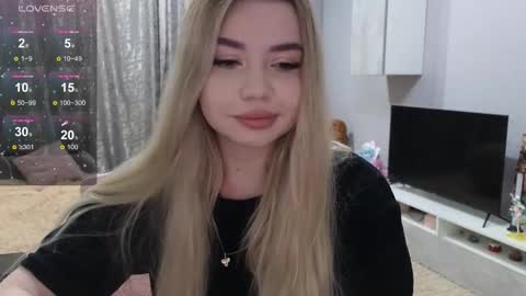 Snapshot of maymallorie chatting on 03-08-25, 01:50 may online show from 03-08-25, 01:50