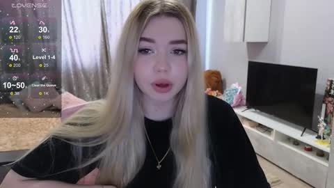 Snapshot of maymallorie chatting on 03-09-25, 07:01 may online show from 03-09-25, 07:01