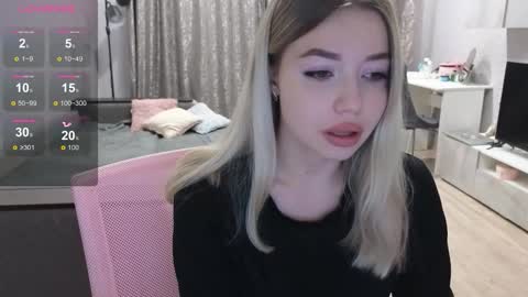 Snapshot of maymallorie chatting on 09-14-25, 08:41 may online show from 09-14-25, 08:41